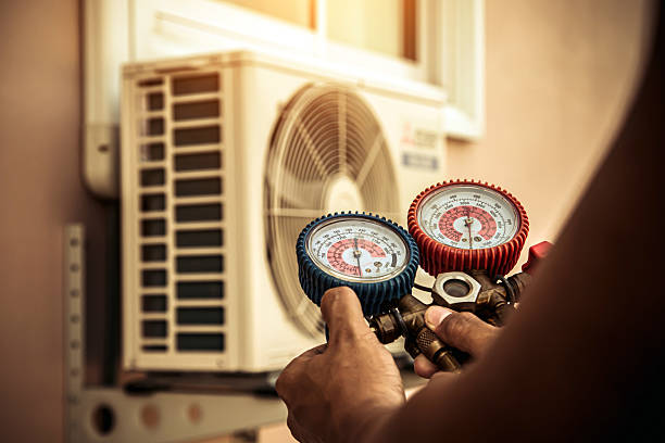 Professional Ac Repair technician working in Rosharon, TX